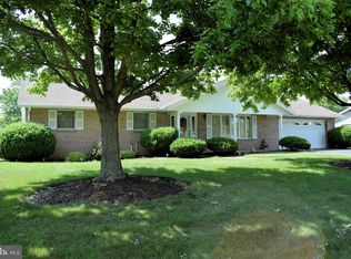 2935 Roosevelt Dr, Chambersburg, PA 17201