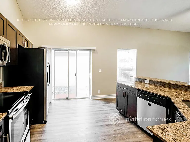 6821 NW 28th Pl — Photo 7