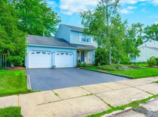 8 Kings Rd, Dayton, NJ 08810