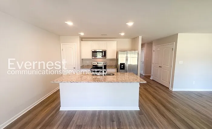 3 bed, 2.0 bath, 1272 sqft, $1,675 — Photo 4