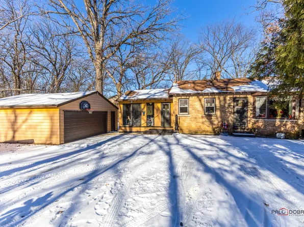 5 Story Book Ln, Lincolnshire, IL 60069