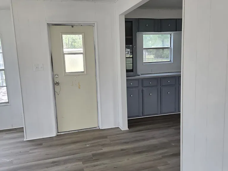 591 Maxanna Ave — Photo 2