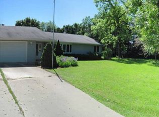 3885 Mohler Rd, Center Point, IA 52213