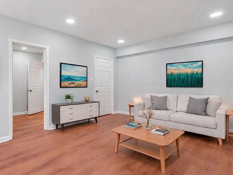 1909 N Rhodes St #25 — Photo 3