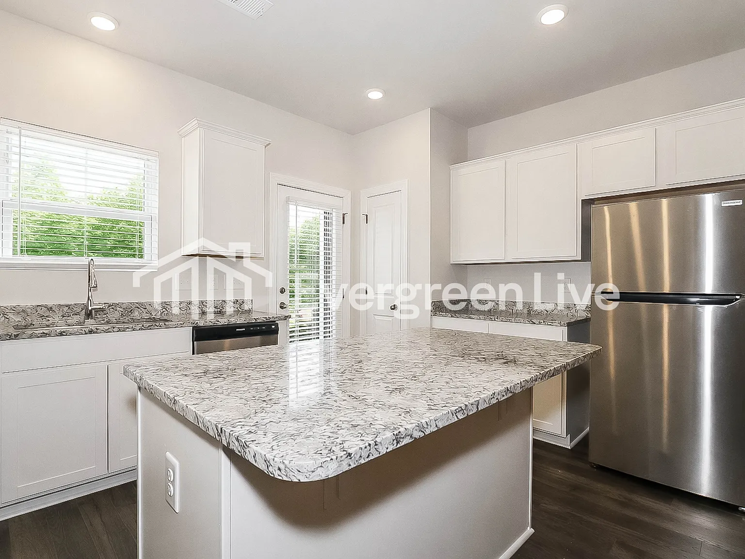 4 bed, 2.0 bath, 1982 sqft, $1,845 — Photo 4