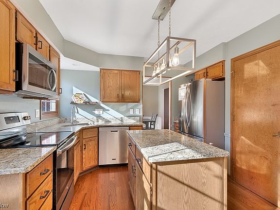 4th image of 3198 S Park Ln