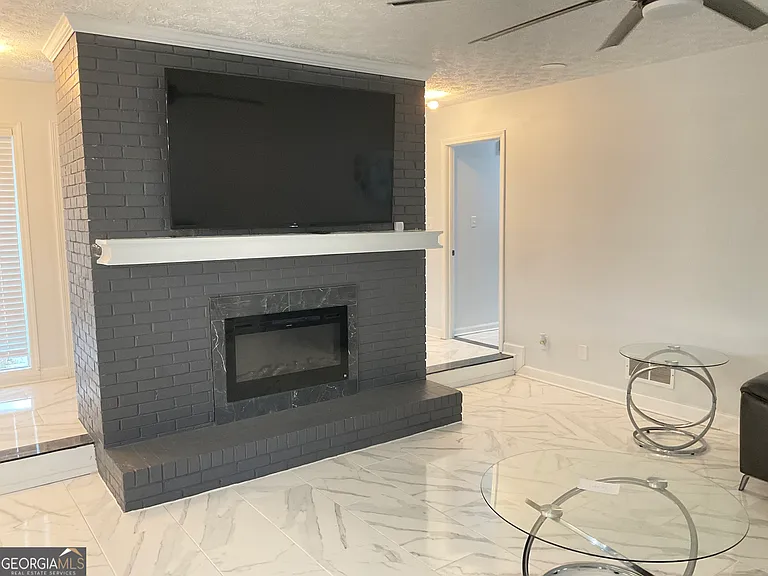 558 Kenwood Rd — Photo 5