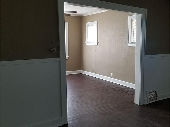 3rd image of 2800 E 60th St