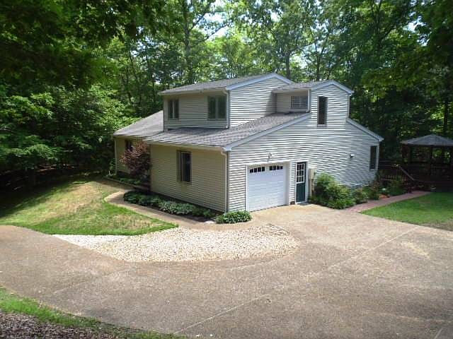 1st image of 123 Devonshire Dr