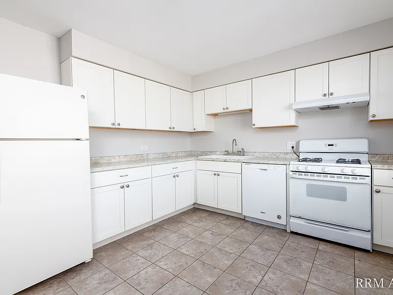 156 E Cook Ave #9 — Photo 3