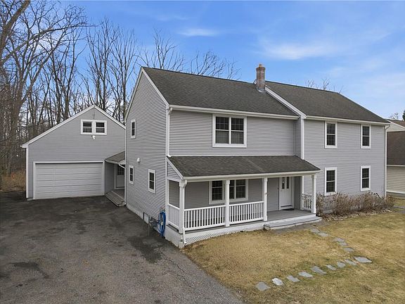 3rd image of 136 Roland St