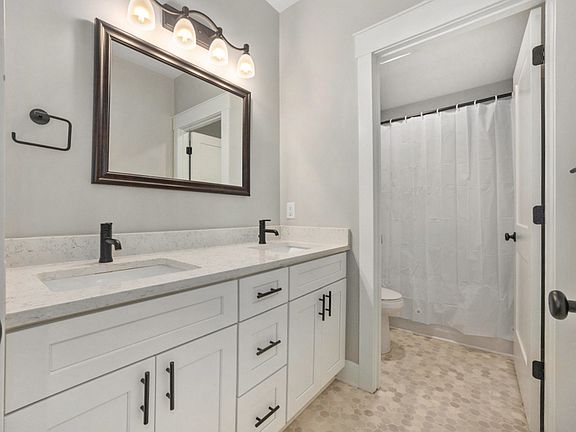 4th image of 1418 Sigsbee St SE #4B-3BA-1700SQFT