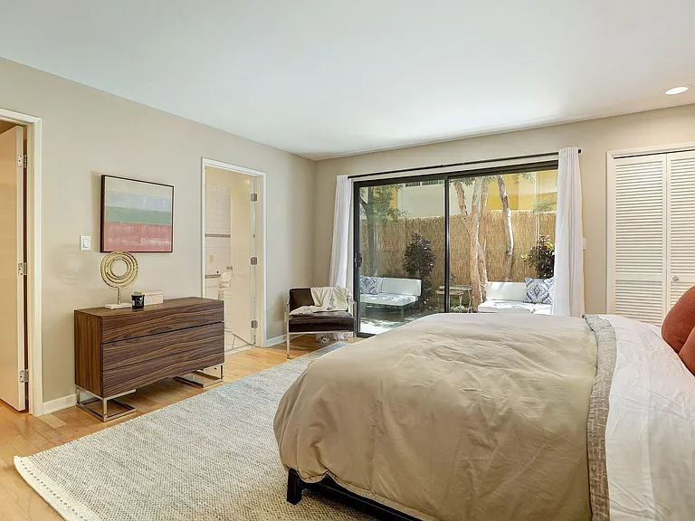 1235 Yale St #2 — Photo 21