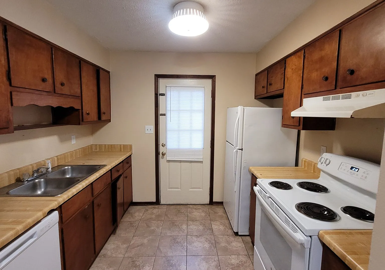 2 Bedroom 1 Bath Duplex for Rent! Trash & Lawn Care Included! — Photo 4