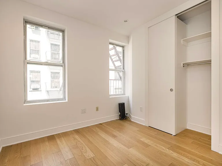 207 E 33rd St #4G — Photo 3