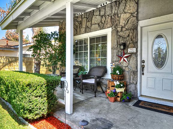 3rd image of 628 W Nocturne Ct