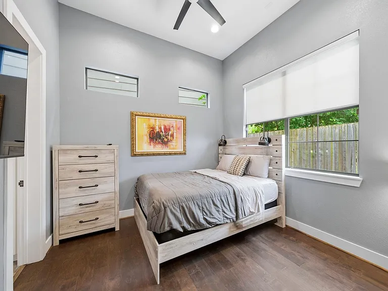 4306 Center St — Photo 18