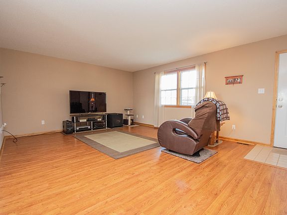 2nd image of 3839 Buckingham Park
