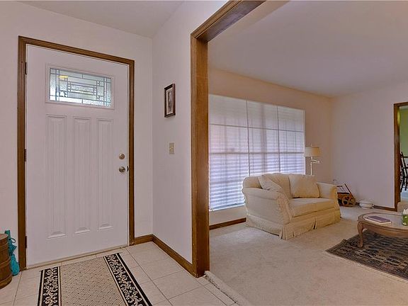 3rd image of 2514 Laurelwood Ln