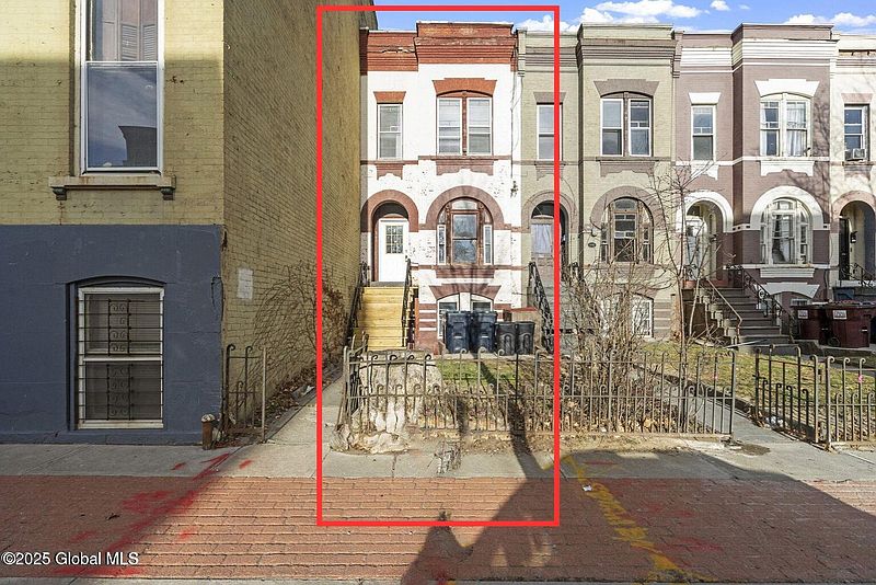 2nd image of 363 Madison Avenue