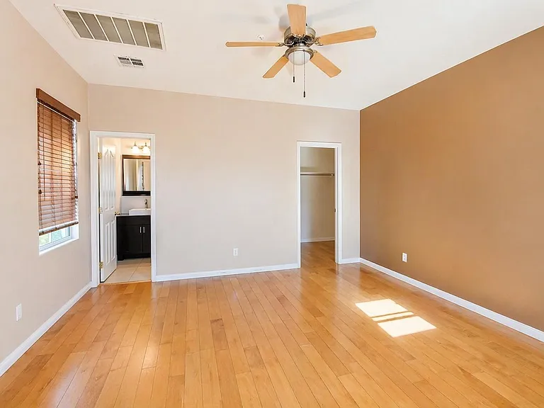 105 W Commerce Ct — Photo 15