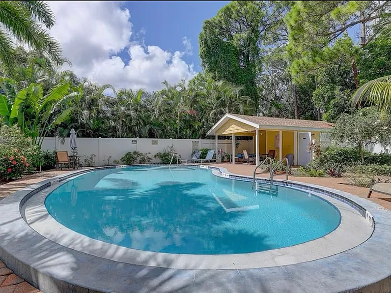 4633 Summerwind Dr — Photo 2