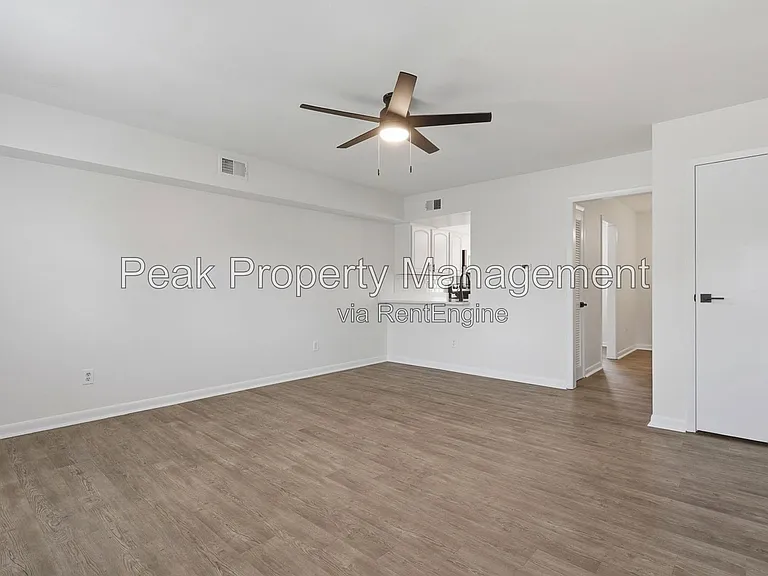 304 S Center St #12 — Photo 6