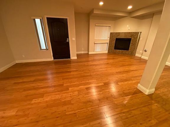 4th image of 5737 Camellia Ave Unit 117