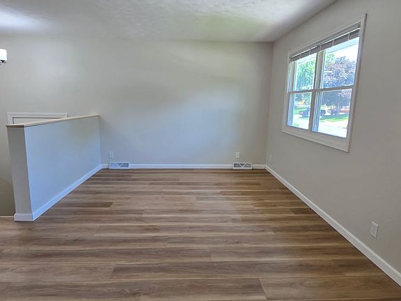 4th image of 6624 S 151st St