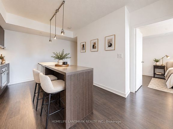 4th image of 100 Harbour St #3405