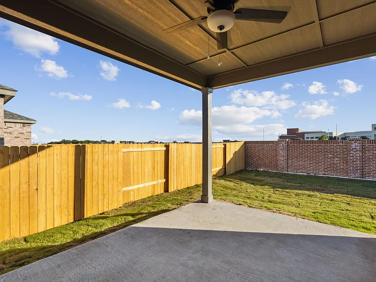 929 Emerson Dr — Photo 23