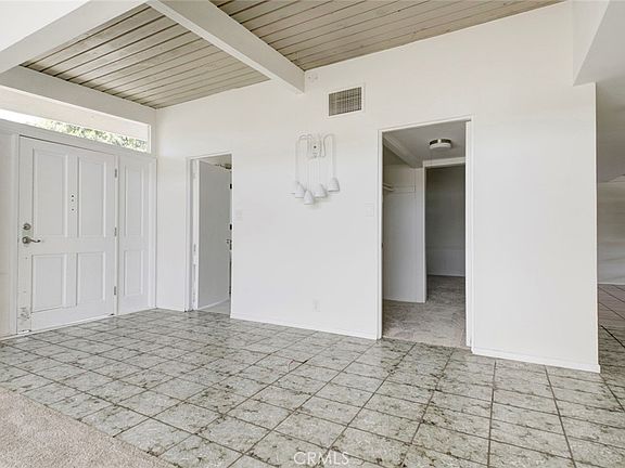 3rd image of 10412 Reseda Blvd