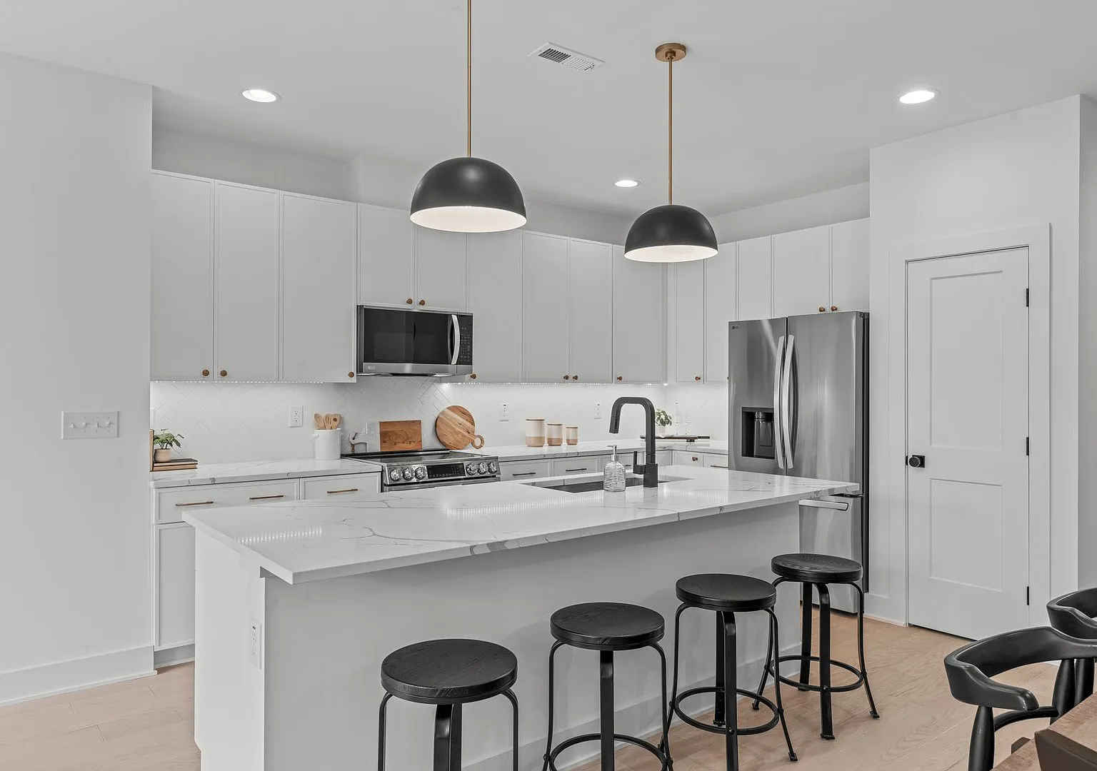 Luxurious New Construction End Unit 4BD, 4BA Downtown Raleigh Townhome with Rooftop Terrace — Photo 4