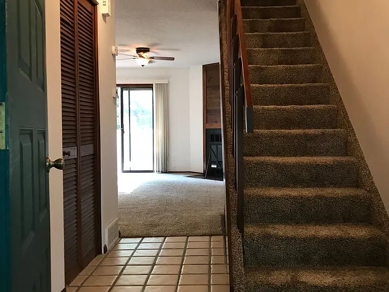 1513 Seneca Cir — Photo 2