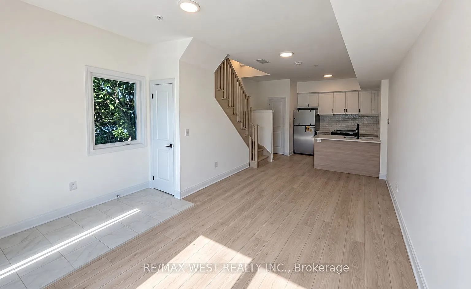 3 bed, $2,500 — Photo 2
