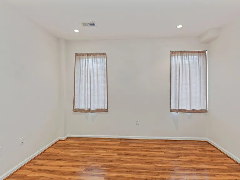 329 Rhode Island Ave NE #103 — Photo 17