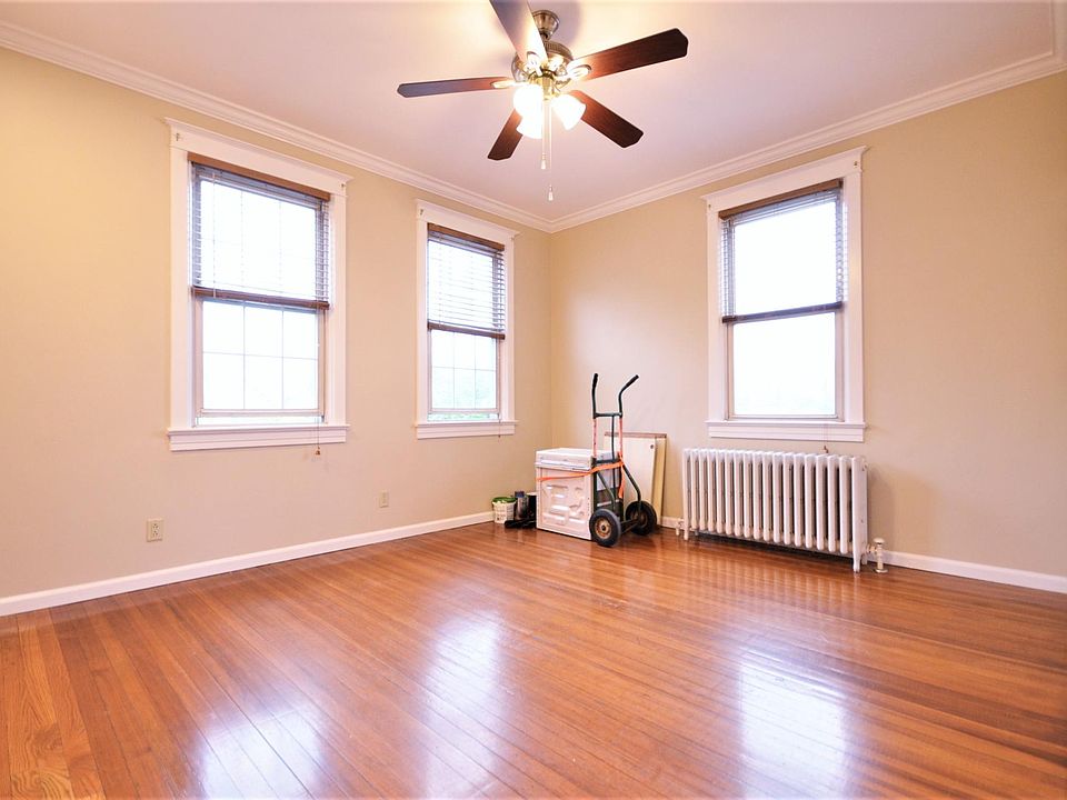 2nd image of 5 Arbor St #2