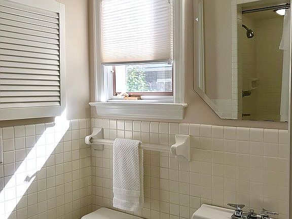 2nd bathroom / Jack and Jill