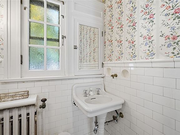 29th image of 505 E Linden Ave