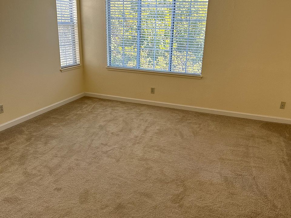 2nd image of 316 Commodore Dr #316