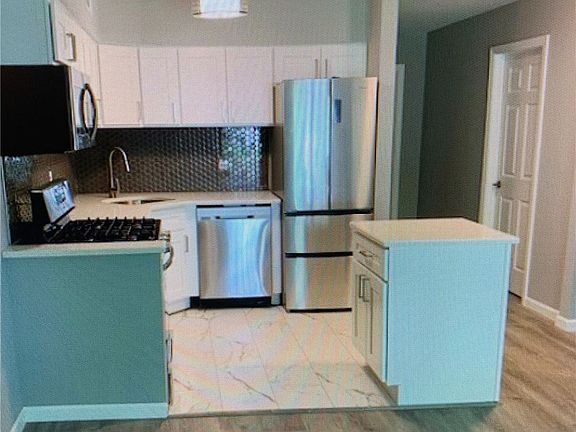 4th image of 348 Artist Lake Dr #2