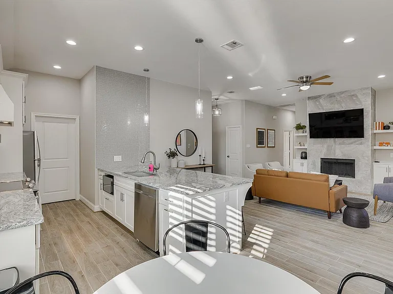 8206 Chesham Dr — Photo 15