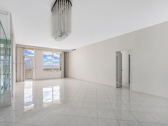 3rd image of 10185 Collins Ave #Penthouse 08
