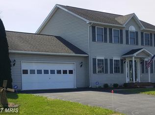 41 Amherst Ln, Falling Waters, WV 25419