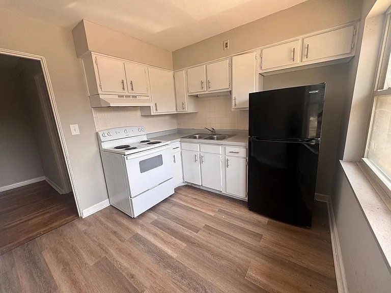 200 N C St — Photo 6