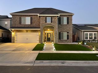2376 W Heather Ln, Hanford, CA 93230