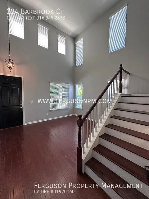 Gorgeous Four Bedroom Home in Westpark — Photo 4