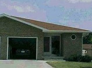 817 N 6th Avenue Cir, Winterset, IA 50273