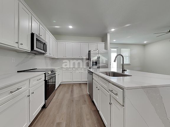 5th image of 11547 Bay Hill Cir