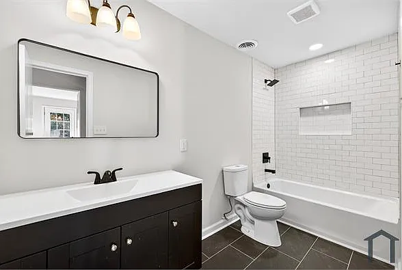 4406 W Argyle Dr — Photo 2